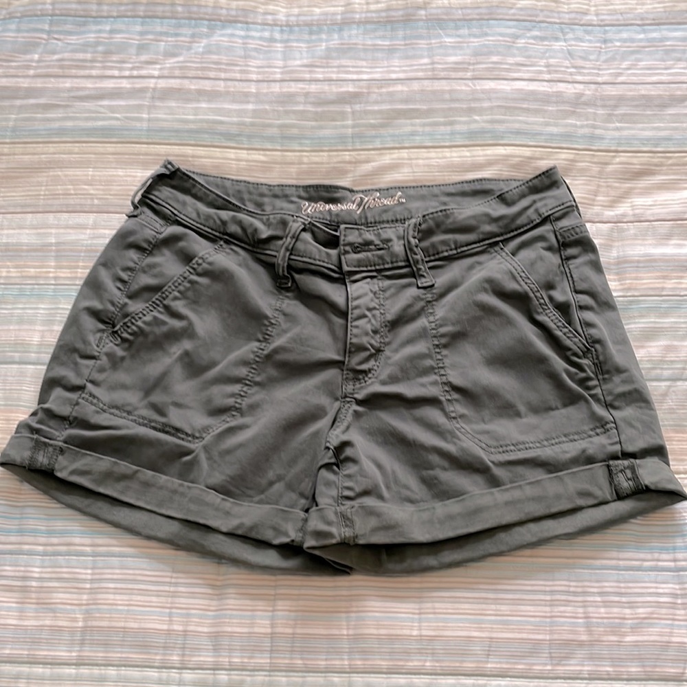 Universal Thread Olive Shorts Sz2
